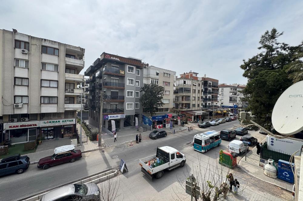 Karşıyaka Bahçelievler'de Cadde Üzeri 3+1 Kiralık  Daire 