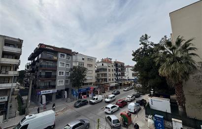 Karşıyaka Bahçelievler'de Cadde Üzeri 3+1 Kiralık  Daire 