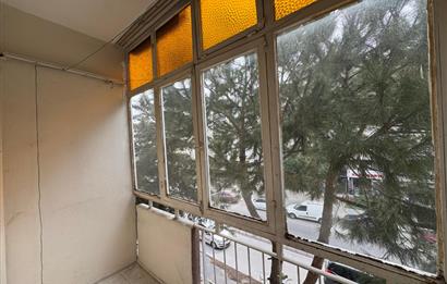 Karşıyaka Bahçelievler'de Cadde Üzeri 3+1 Kiralık  Daire 