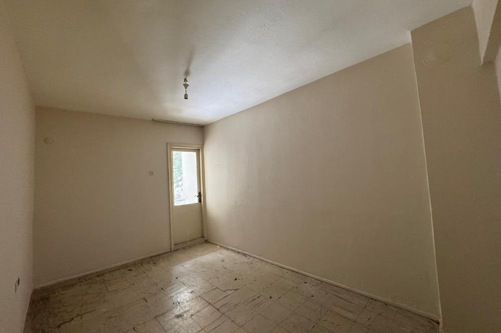 Karşıyaka Bahçelievler'de Cadde Üzeri 3+1 Kiralık  Daire 