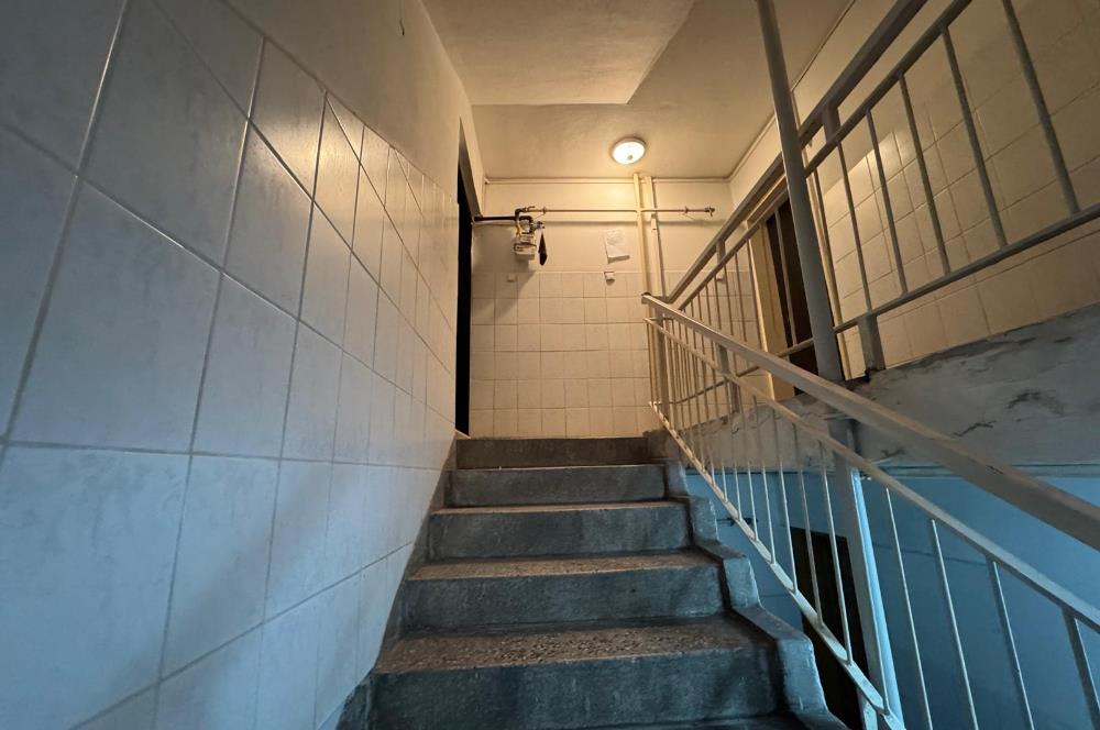 Karşıyaka Bahçelievler'de Cadde Üzeri 3+1 Kiralık  Daire 