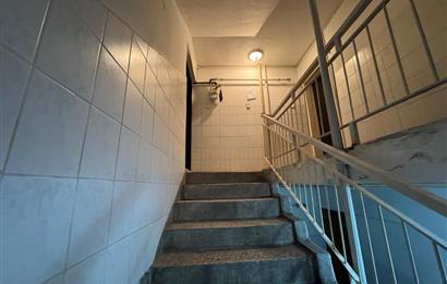 Karşıyaka Bahçelievler'de Cadde Üzeri 3+1 Kiralık  Daire 