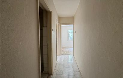 Karşıyaka Bahçelievler'de Cadde Üzeri 3+1 Kiralık  Daire 