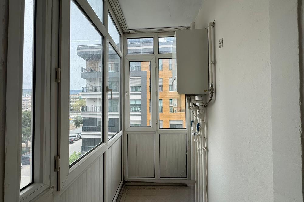 Bostalı'da Uğur Mumcu Parkı'nın yanında 3+1 Kiralık Daire