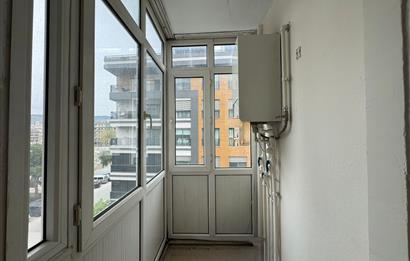 Bostalı'da Uğur Mumcu Parkı'nın yanında 3+1 Kiralık Daire