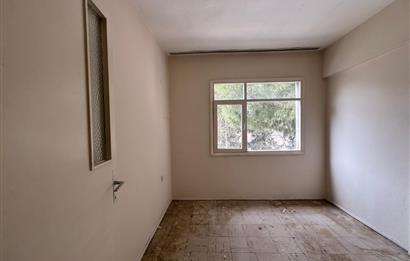 Karşıyaka Bahçelievler'de Cadde Üzeri 3+1 Kiralık  Daire 