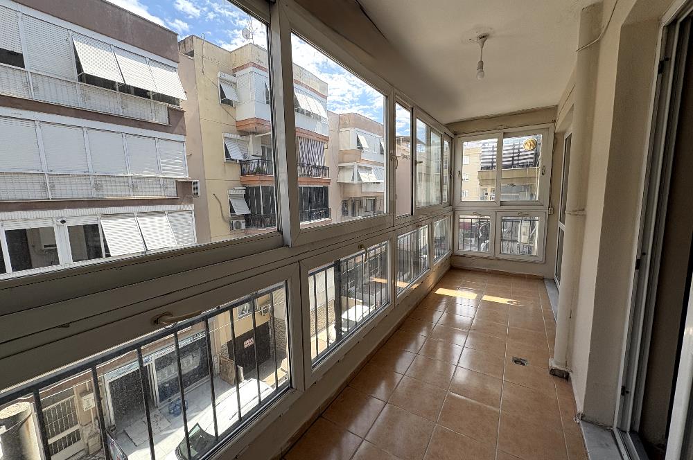 Karşıyaka Şemiklerde Anadolu cad-İZBAN yakını 3+1 Kiralık Daire 