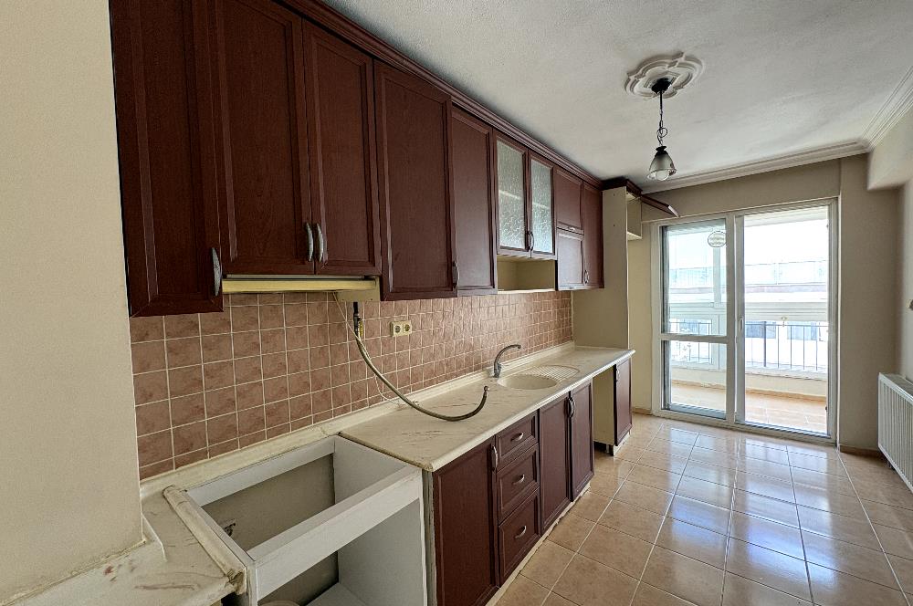 Karşıyaka Şemiklerde Anadolu cad-İZBAN yakını 3+1 Kiralık Daire 