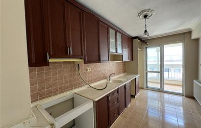 Karşıyaka Şemiklerde Anadolu cad-İZBAN yakını 3+1 Kiralık Daire 