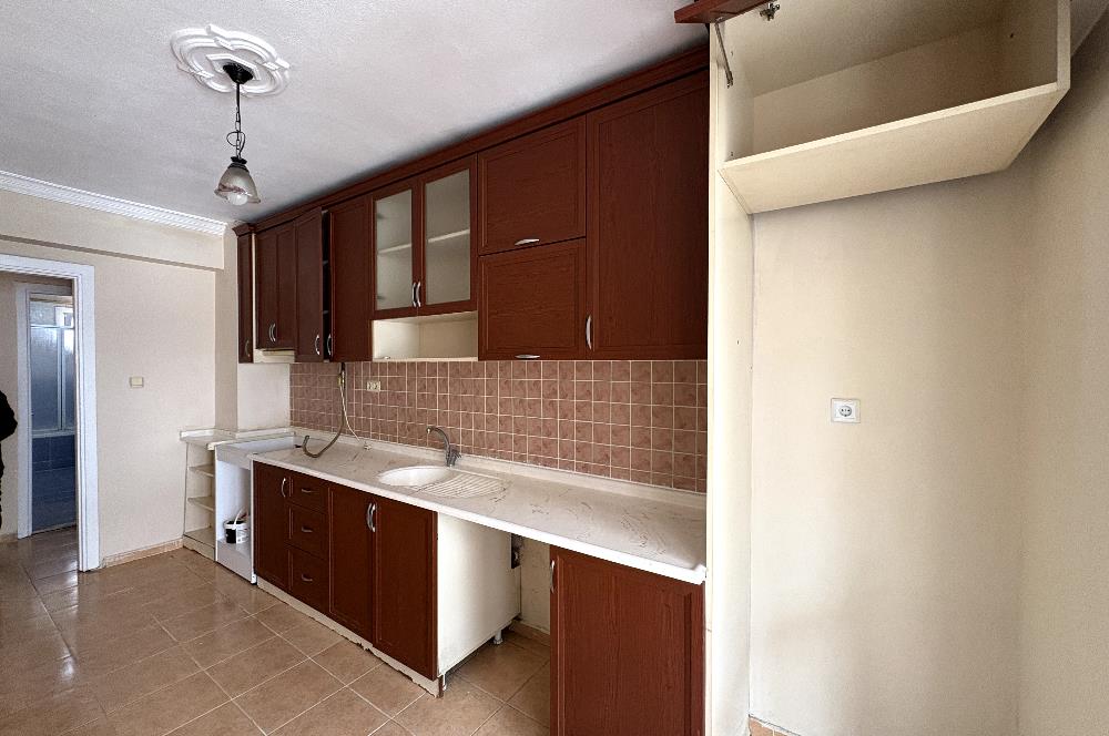 Karşıyaka Şemiklerde Anadolu cad-İZBAN yakını 3+1 Kiralık Daire 