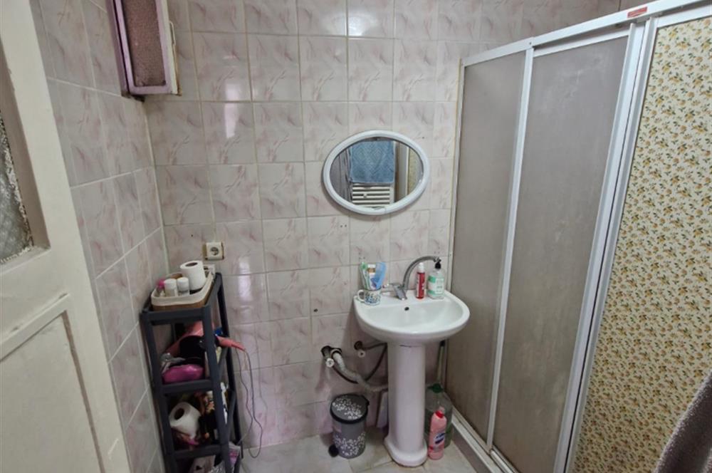 Beyoğlu 'nda sessiz ve huzurlu sokakta,ulaşıma yakın 2+1 Satılık