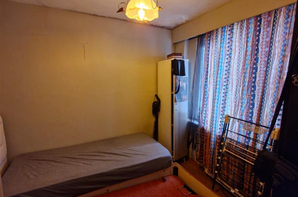 Beyoğlu 'nda sessiz ve huzurlu sokakta,ulaşıma yakın 2+1 Satılık