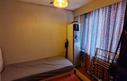 Beyoğlu 'nda sessiz ve huzurlu sokakta,ulaşıma yakın 2+1 Satılık