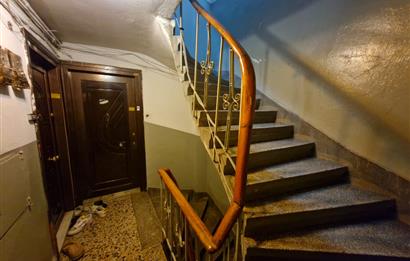 Beyoğlu 'nda sessiz ve huzurlu sokakta,ulaşıma yakın 2+1 Satılık