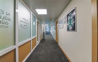 KOZYATAĞI METRONUN YANINDA E 5 CEPHELİ TAM KAT KİRALIK OFİS