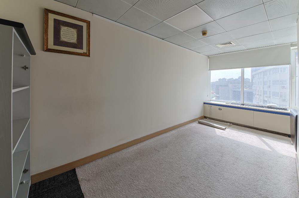 KOZYATAĞI METRONUN YANINDA E 5 CEPHELİ TAM KAT KİRALIK OFİS