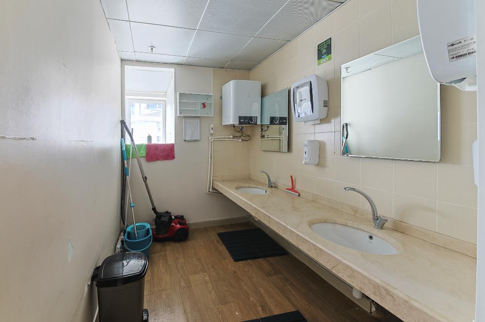 KOZYATAĞI METRONUN YANINDA E 5 CEPHELİ TAM KAT KİRALIK OFİS