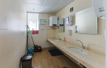 KOZYATAĞI METRONUN YANINDA E 5 CEPHELİ TAM KAT KİRALIK OFİS