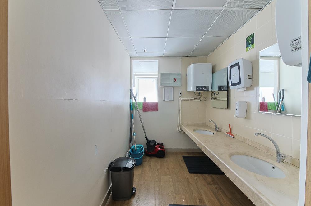 KOZYATAĞI METRONUN YANINDA E 5 CEPHELİ TAM KAT KİRALIK OFİS