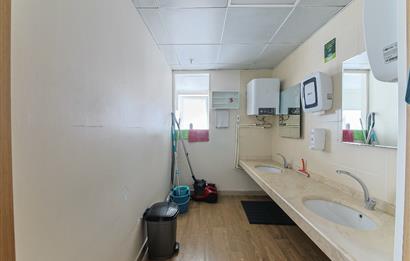 KOZYATAĞI METRONUN YANINDA E 5 CEPHELİ TAM KAT KİRALIK OFİS