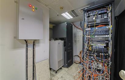 KOZYATAĞI METRONUN YANINDA E 5 CEPHELİ TAM KAT KİRALIK OFİS