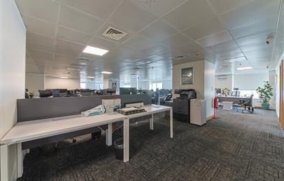 KOZYATAĞI METRONUN YANINDA E 5 CEPHELİ TAM KAT KİRALIK OFİS