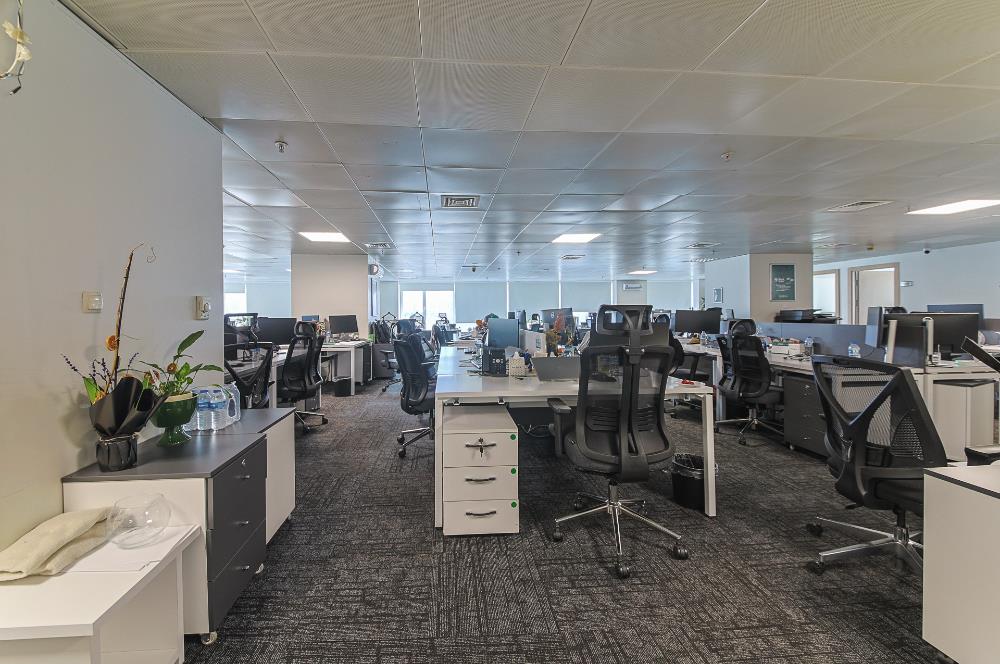 KOZYATAĞI METRONUN YANINDA E 5 CEPHELİ TAM KAT KİRALIK OFİS