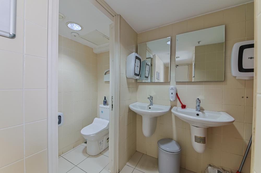 KOZYATAĞI METRONUN YANINDA E 5 CEPHELİ TAM KAT KİRALIK OFİS