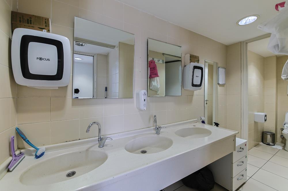 KOZYATAĞI METRONUN YANINDA E 5 CEPHELİ TAM KAT KİRALIK OFİS