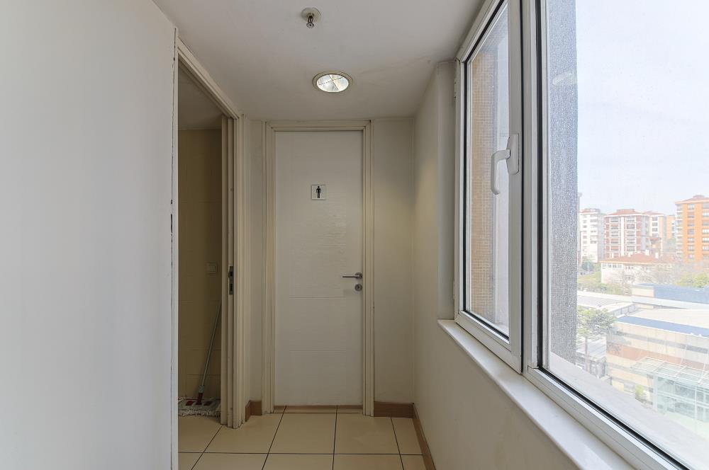 KOZYATAĞI METRONUN YANINDA E 5 CEPHELİ TAM KAT KİRALIK OFİS