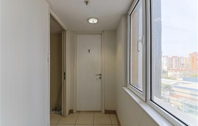 KOZYATAĞI METRONUN YANINDA E 5 CEPHELİ TAM KAT KİRALIK OFİS