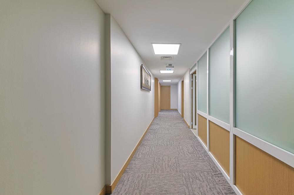 KOZYATAĞI METRONUN YANINDA E 5 CEPHELİ TAM KAT KİRALIK OFİS