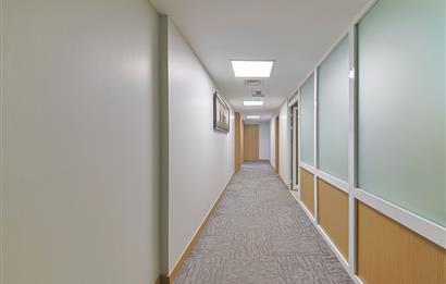 KOZYATAĞI METRONUN YANINDA E 5 CEPHELİ TAM KAT KİRALIK OFİS