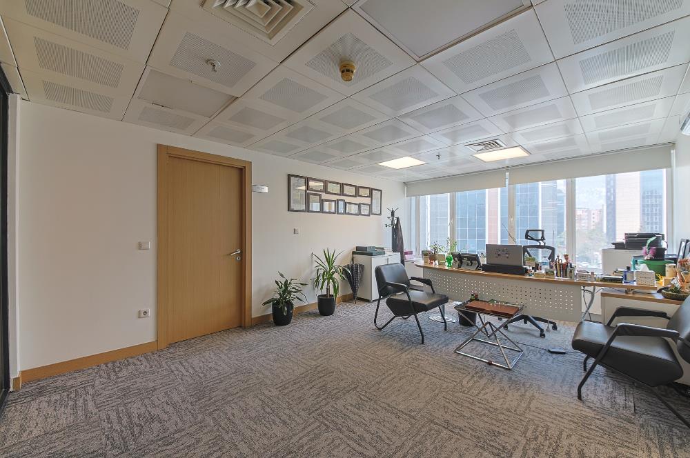 KOZYATAĞI METRONUN YANINDA E 5 CEPHELİ TAM KAT KİRALIK OFİS