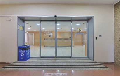 KOZYATAĞI METRONUN YANINDA E 5 CEPHELİ TAM KAT KİRALIK OFİS