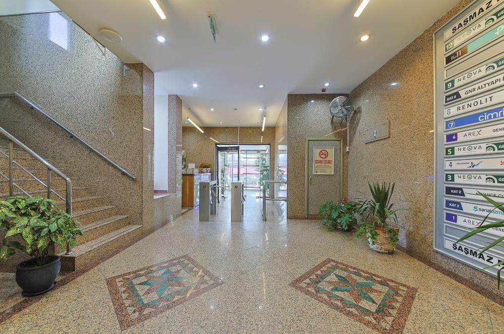 KOZYATAĞI METRONUN YANINDA E 5 CEPHELİ TAM KAT KİRALIK OFİS