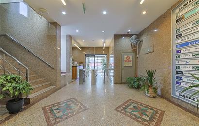 KOZYATAĞI METRONUN YANINDA E 5 CEPHELİ TAM KAT KİRALIK OFİS