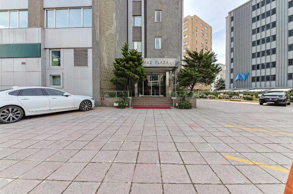 KOZYATAĞI METRONUN YANINDA E 5 CEPHELİ TAM KAT KİRALIK OFİS