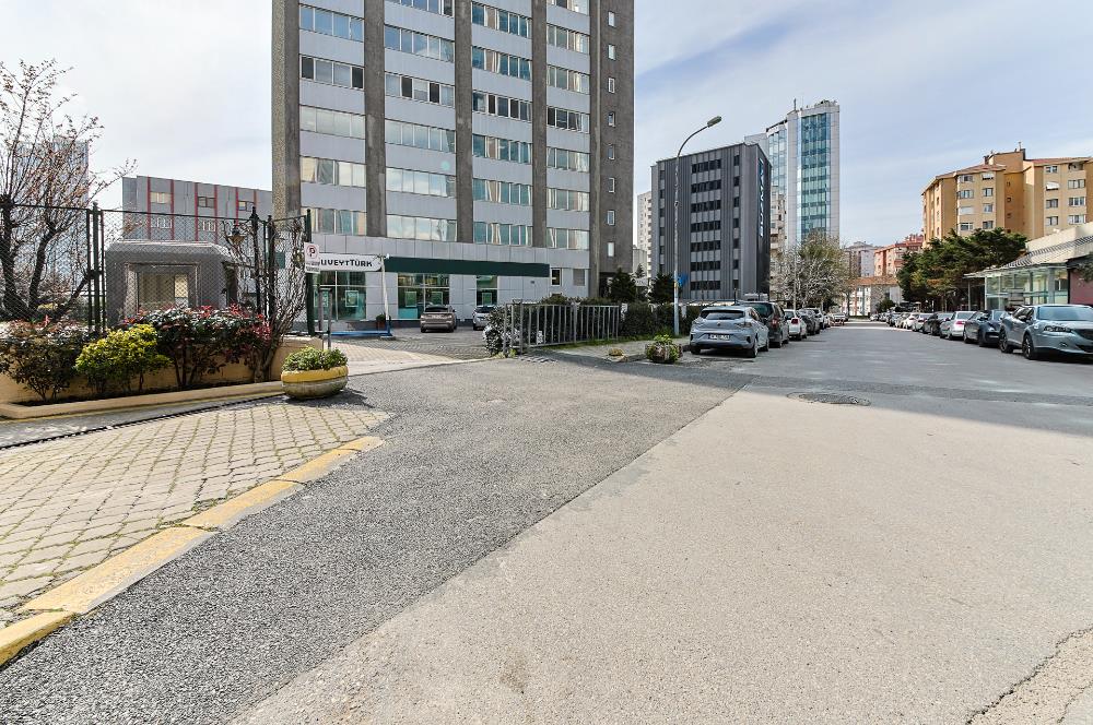 KOZYATAĞI METRONUN YANINDA E 5 CEPHELİ TAM KAT KİRALIK OFİS