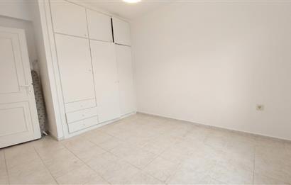 Foça İsmetpaşa Mah. Denize 150 m. 2+1 Bahçe Kat Satılık Daire