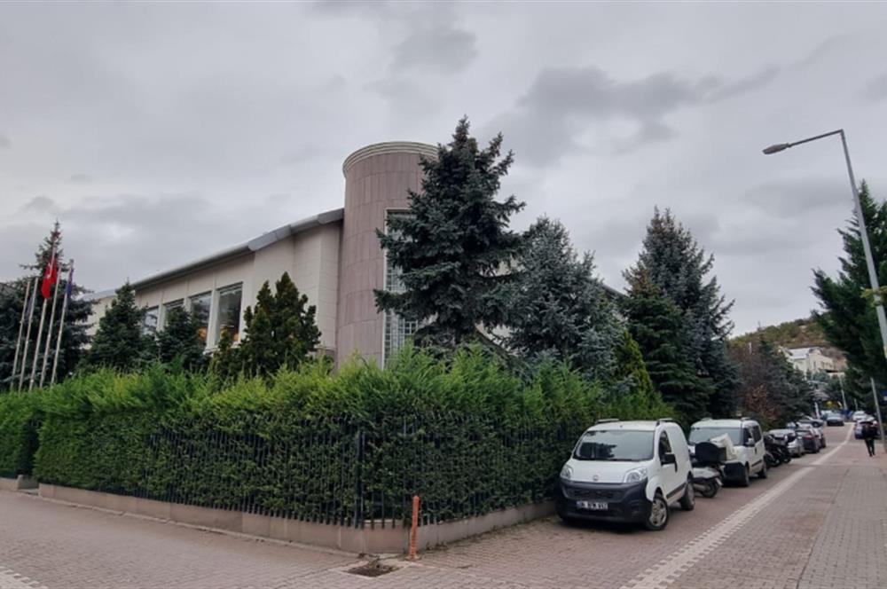 PARK CADDESİNDE SATILIK OFİS