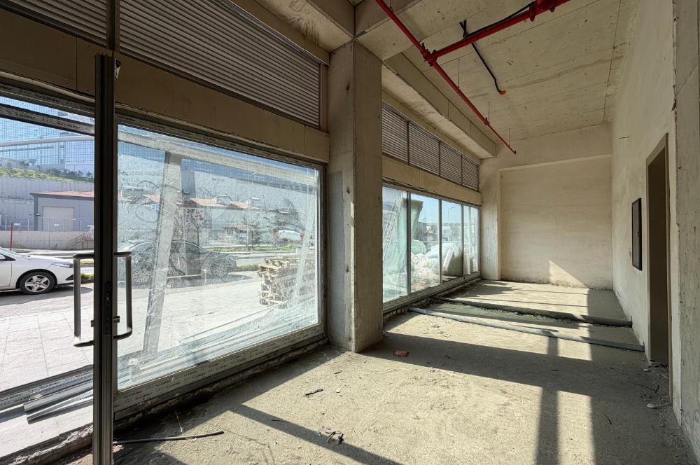 KİRALIK | FİNANS MERKEZİNİN KARŞISINDA, ÜST KATLI DÜKKAN