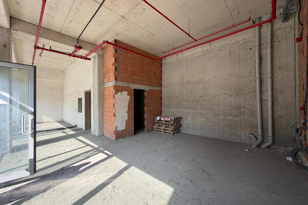 KİRALIK | FİNANS MERKEZİNİN KARŞISINDA, ÜST KATLI DÜKKAN