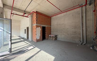 KİRALIK | FİNANS MERKEZİNİN KARŞISINDA, ÜST KATLI DÜKKAN