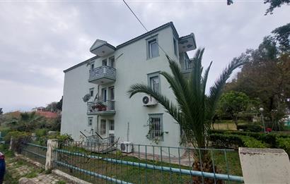 Foça İsmetpaşa Mah. Denize 150 m. 2+1 Bahçe Kat Satılık Daire