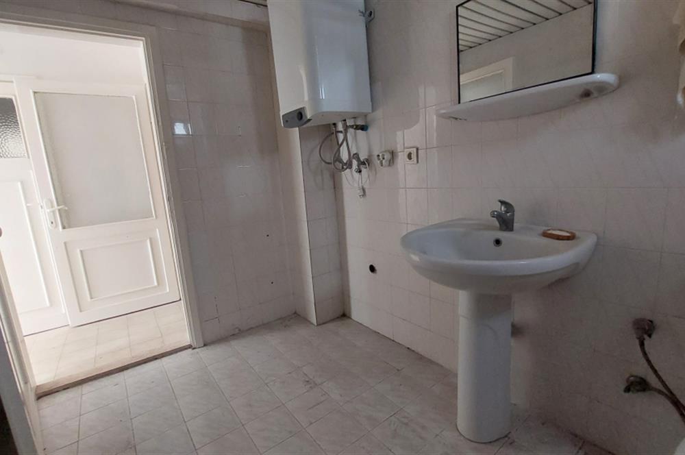 Foça İsmetpaşa Mah. Denize 150 m. 2+1 Bahçe Kat Satılık Daire