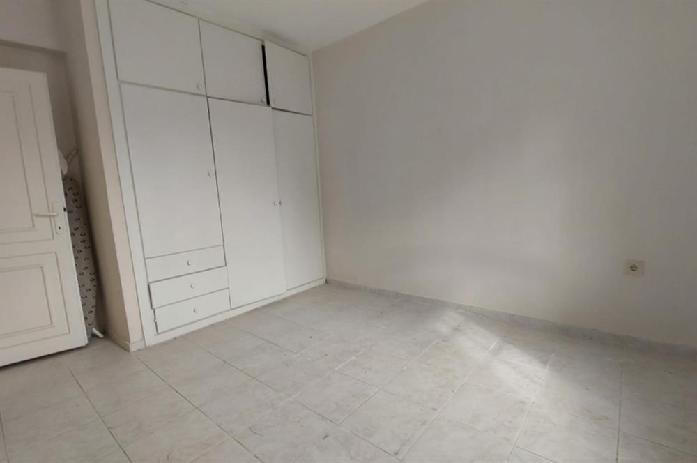 Foça İsmetpaşa Mah. Denize 150 m. 2+1 Bahçe Kat Satılık Daire