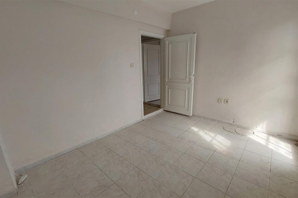 Foça İsmetpaşa Mah. Denize 150 m. 2+1 Bahçe Kat Satılık Daire