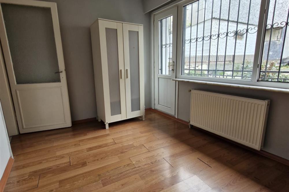 Beyoğlu 'nda sessiz ve huzurlu sokakta,ulaşıma yakın 2+1 Satılık