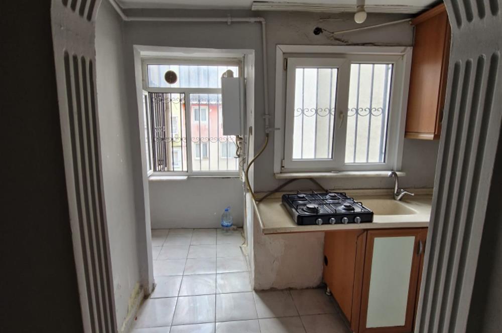 Beyoğlu 'nda sessiz ve huzurlu sokakta,ulaşıma yakın 2+1 Satılık